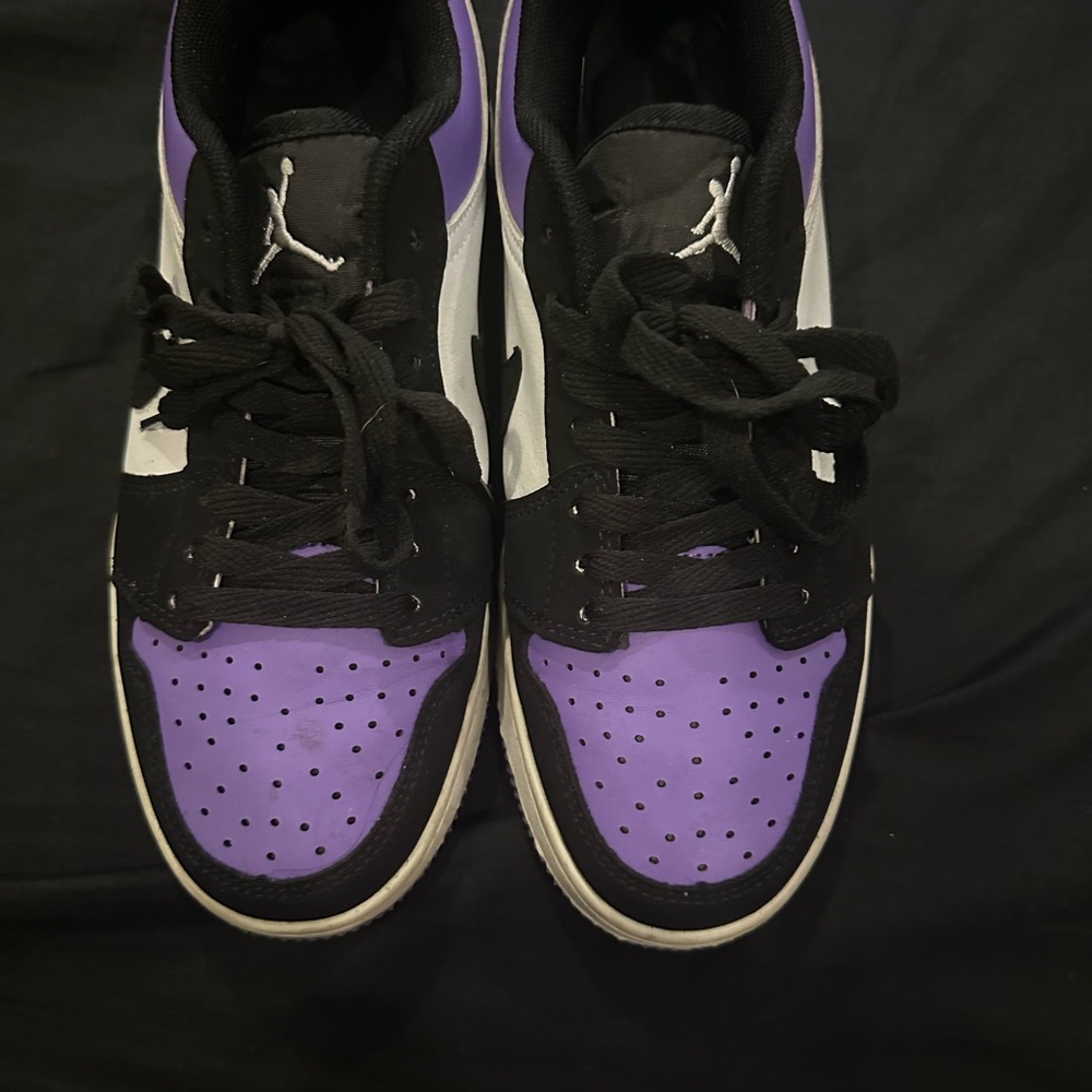 Jordan Men's Black and Purple Sneakers